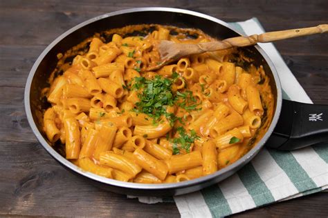 pasta  cremiger tomatensosse veganes  minuten rezept rezept hauptgericht mahlzeit