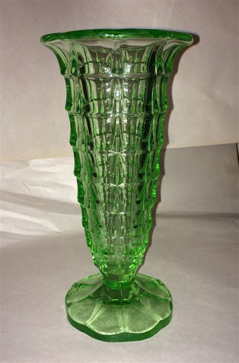 Beautiful Art Deco Green Glass Vase Uranium 1920s