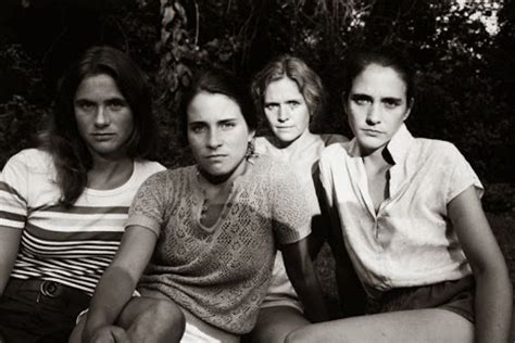 4 sisters took a picture every year 1975 through 2010