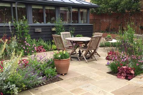 courtyard cottage garden zinnia garden design