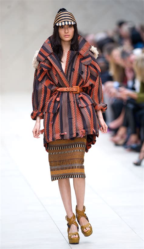 review and pictures of burberry runway show at 2012 spring summer