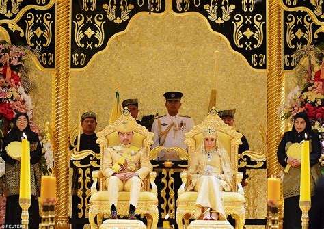 sultan of brunei s son prince abdul malik gets married in a sea of gold daily mail online