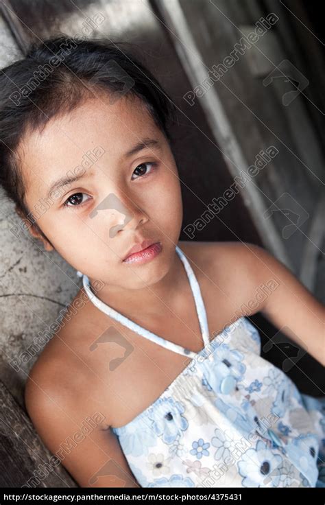 Junge Asiatische Mädchen Porträt In Armut Stockfoto
