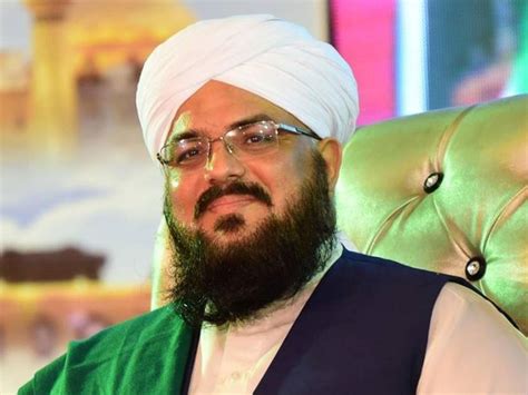controversial muslim cleric banned in pakistan is