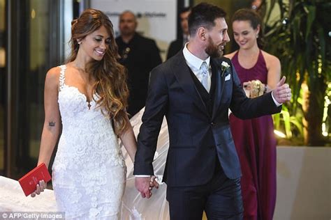 lionel messi s mother accused of trying to upstage bride daily mail