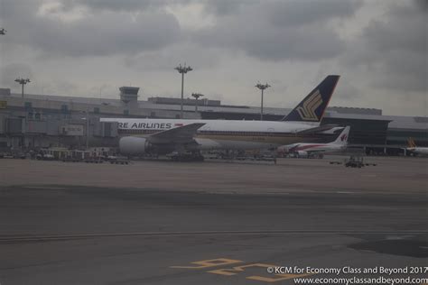 singapore airlines boeing  economy class