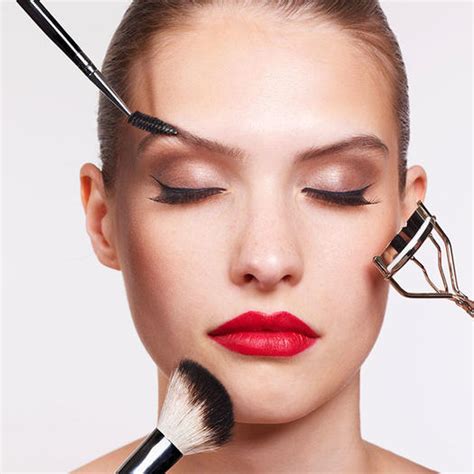 beauty tips   apply eyeliner foundation  makeup shape