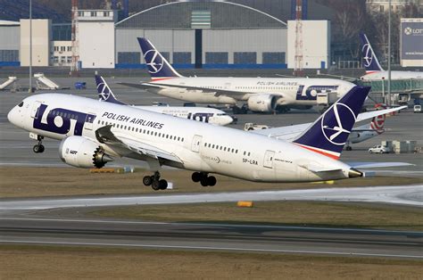 lot polish airlines boeing   dreamliner  warsaw aircraft wallpaper collections