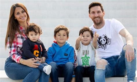 beautiful family   lionel messi  wife    sons expressive info