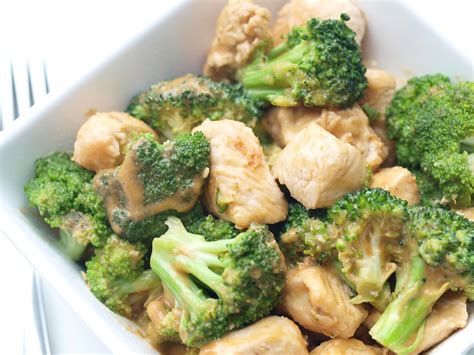 easy broccoli  chicken  peanut sauce happy healthy mama