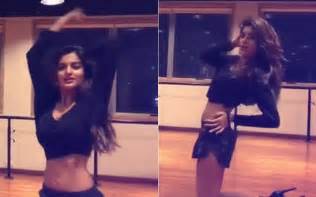 watch nidhhi agerwal s hot and seductive moves in aaj jaane
