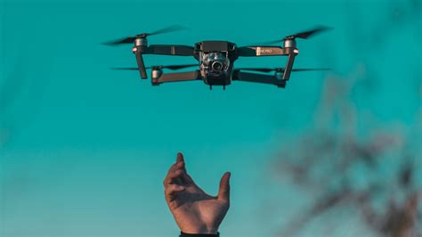 menerbangkan drone  pemula plazakameracom