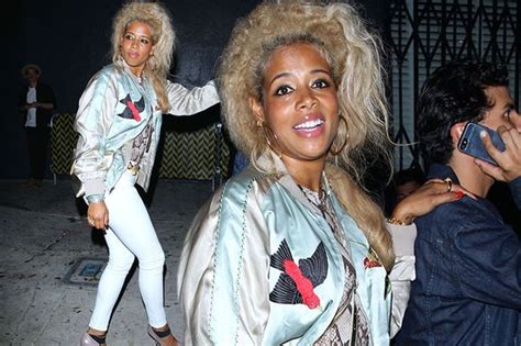 kelis leaves her hairbrush in the yard and rocks tightest white jeans we ve ever seen mirror