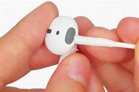 clean airpods  case   techbylws