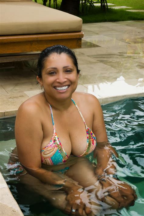 30 plus hot nri aunty two piece bikini and sexy pics from india