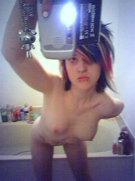 emo teens posing naked on xxx selfie pics