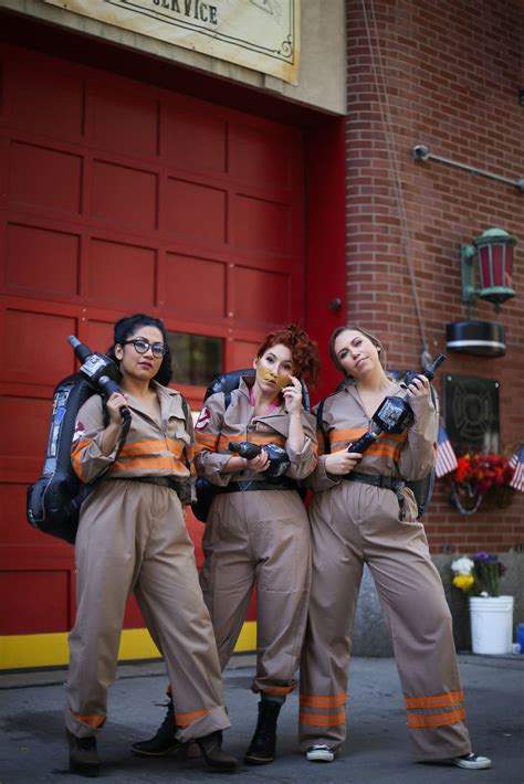 trio halloween costume ideas  prove good    threes