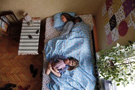 intimate portraits of sleeping pregnant couples by russian