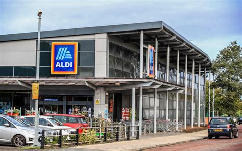aldi opening hours  time   supermarket open  bank holiday ve day london evening