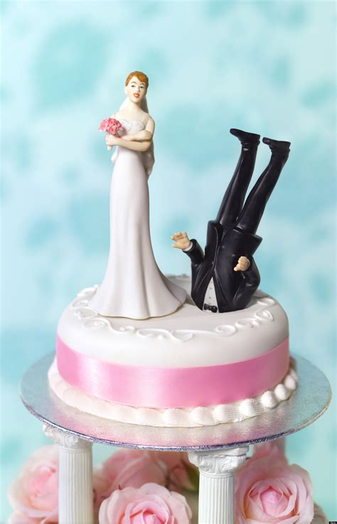 funny divorce  huffpost divorce readers wedding cake toppers   depicted huffpost