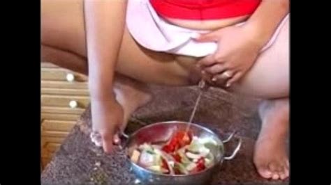 Pee On Food And Then Eat More Videos Fetishraw Xnxx