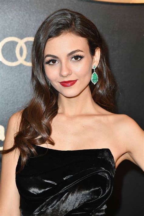victoria justice looks sexy at golden globe party hot and sexy celebrities