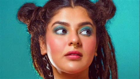 tmkoc fame nidhi bhanushalis latest makeup clad photo leaves fans unimpressed