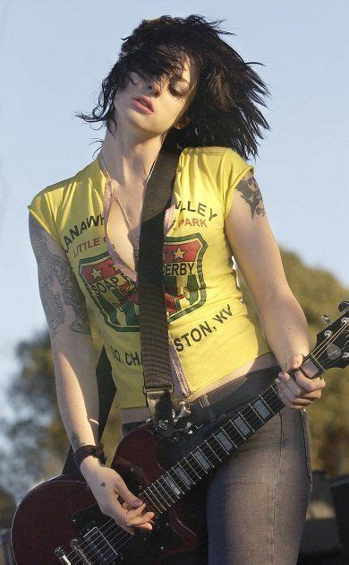 sexy girl electric guitar players just a few words what song brody dalle、guitar girl、metal