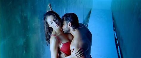 Sexy Actress Pics Bipasha Basu Seducing Saif Ali Khan