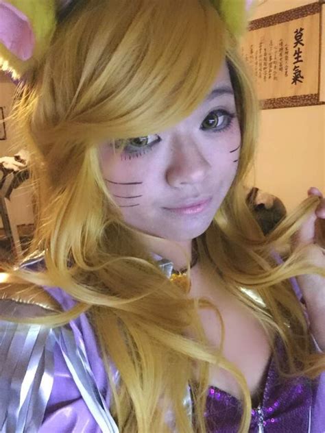 popstar ahri cosplay squee league of legends