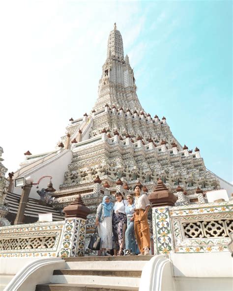 wat arun ratchawararam temple  dawn bangkok thailand fishmeatdie