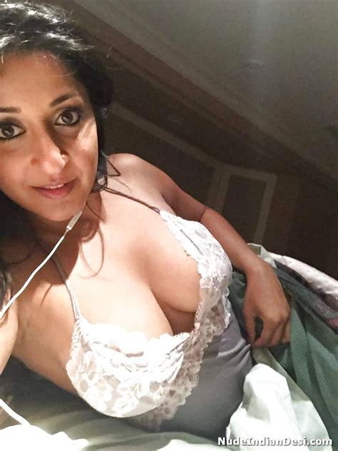 busty indian selfie bobs and vagene