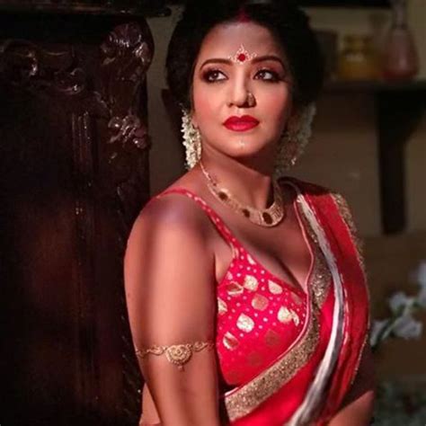 monalisa looks steamy hot as bengali bhabhi in new web series