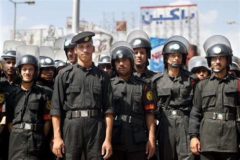 la policia egipcia utiliza grindr  perseguir homosexuales shangay