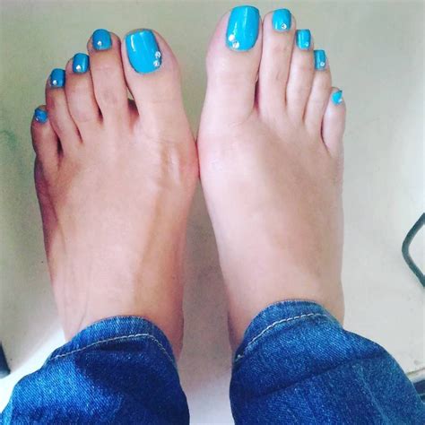 see this instagram photo by filipina touch 152 likes feet pinterest instagram and curves