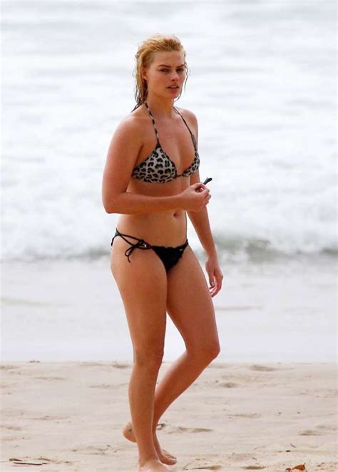 La Belle Margot Robbie En Bikini Sexy Sur La Plage