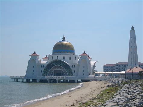 filemasjid selat melaka jpg