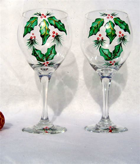 Christmas Painted Wine Glasses With Holly On Luulla