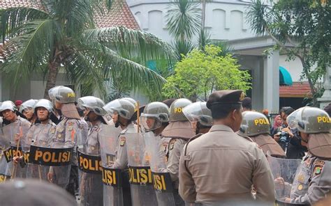 indonesia mengirimkan polisi  bubarkan demontrasi papua merdeka bintang fajar news
