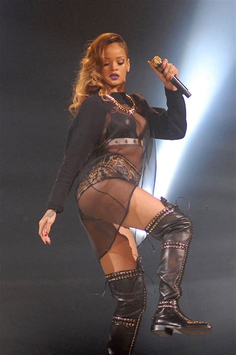 Rihanna Sexy In Concert — Riri Puts On Her Hottest Show