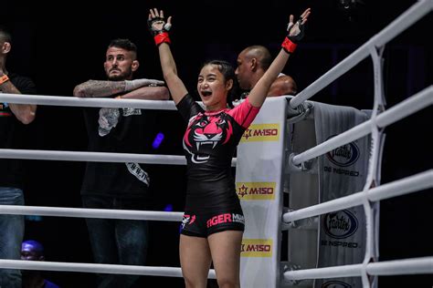 rika ishige gets the tko win sets records in bangkok one