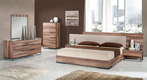 Nova Domus Matteo Italian Modern Walnut And Fabric Bedroom Set