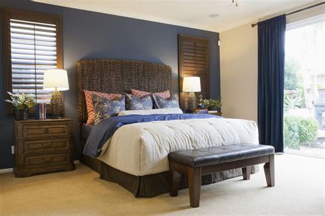 choose  accent wall  color   bedroom