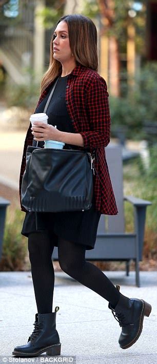 pregnant jessica alba covers up bump in loose black dress daily mail online