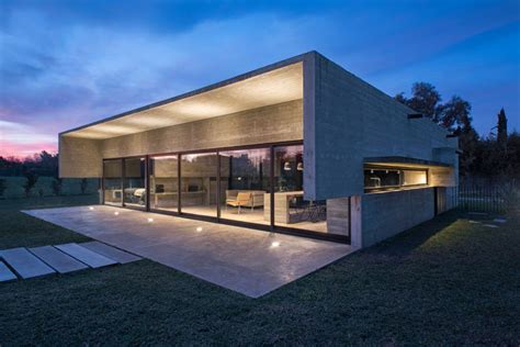 luciano kruk  designed   concrete house  argentina contemporist