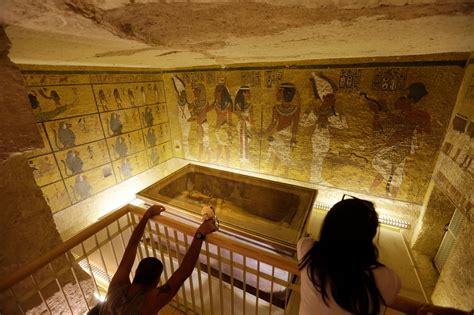 experts optimistic tut s tomb may conceal egypt s lost queen the