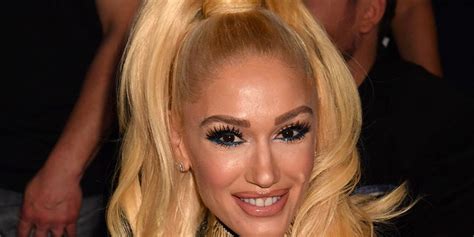 Gwen Stefani’s Lips Hair Criticized By Fans Following Acm Awards Fox