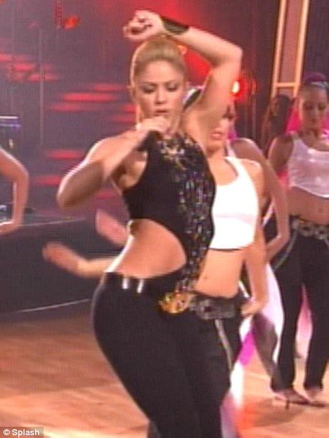 Hips Don T Lie Shakira Wows Audience With Her Sexy Moves And Drumming