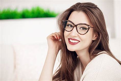 Kacamata Yang Cocok Untuk Wajah Bulat Buat Penampilan Lebih Keren