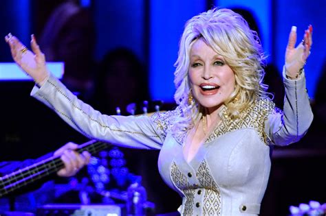why dolly parton is the queen of country